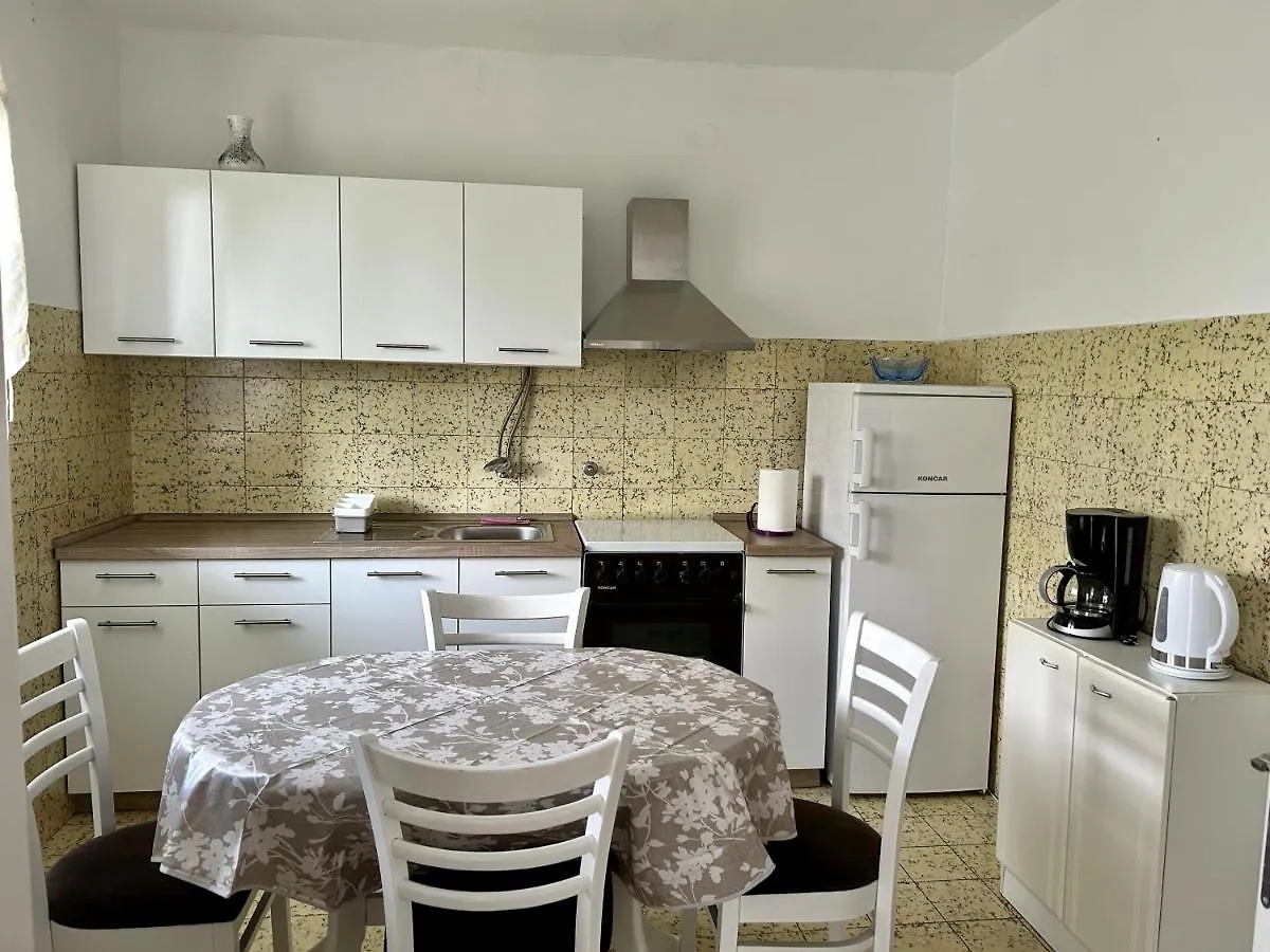 Apartment Villa Roseal Povljana