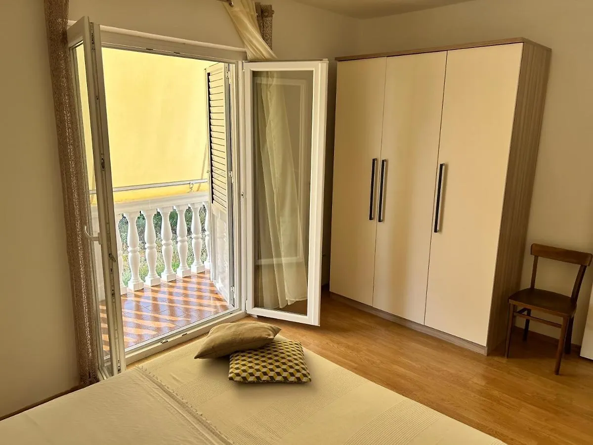 Apartment Villa Roseal Povljana